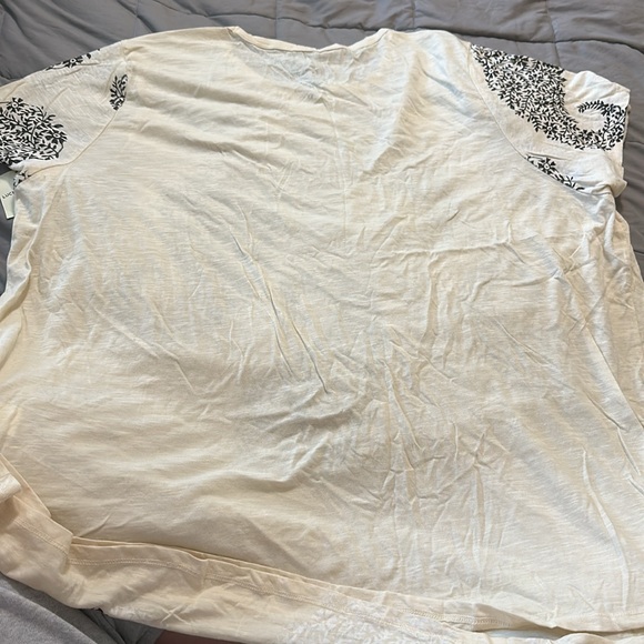 Lucky Brand Tee - Picture 4 of 4